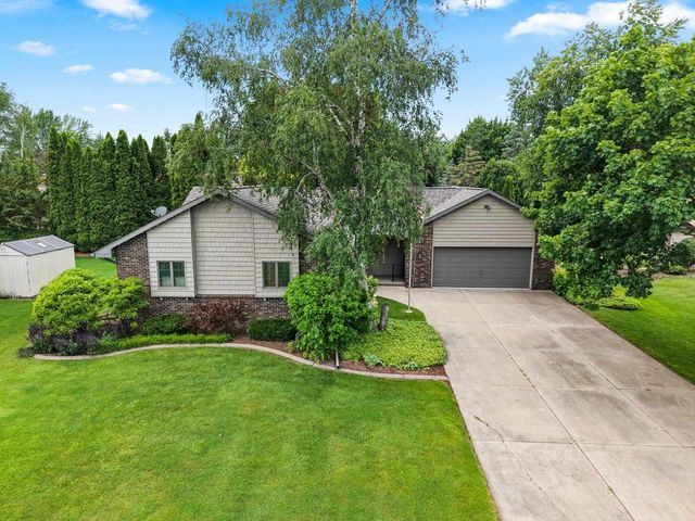 28 GREVES COURT, Appleton, WI 54914