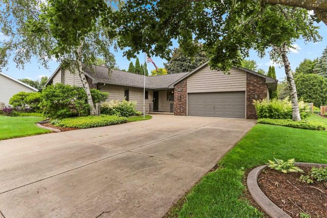 28 GREVES COURT, Appleton, WI 54914
