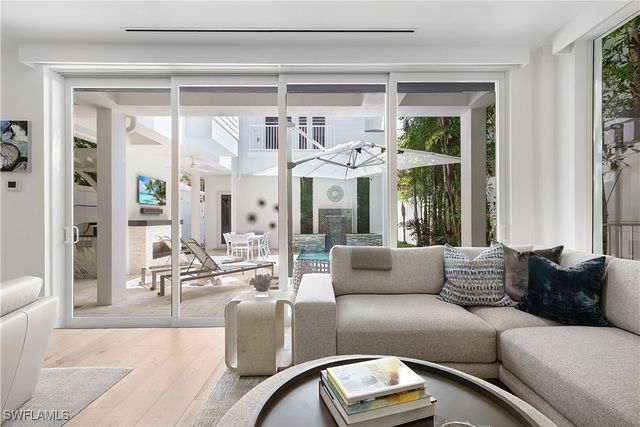 1021 6th ST S, Naples, FL 34102