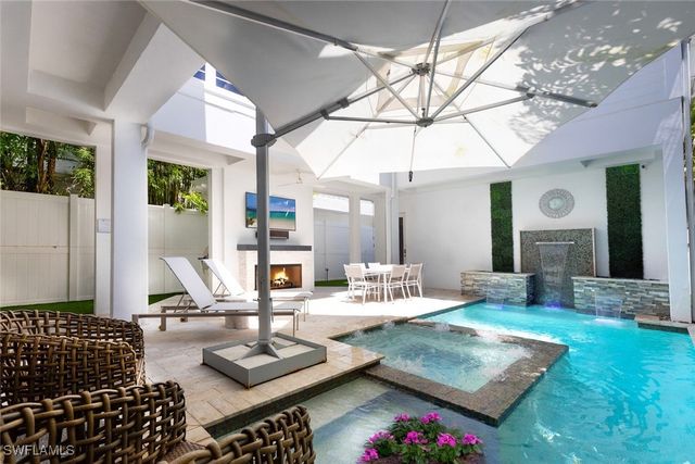 1021 6th ST S, Naples, FL 34102