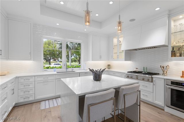 1021 6th ST S, Naples, FL 34102