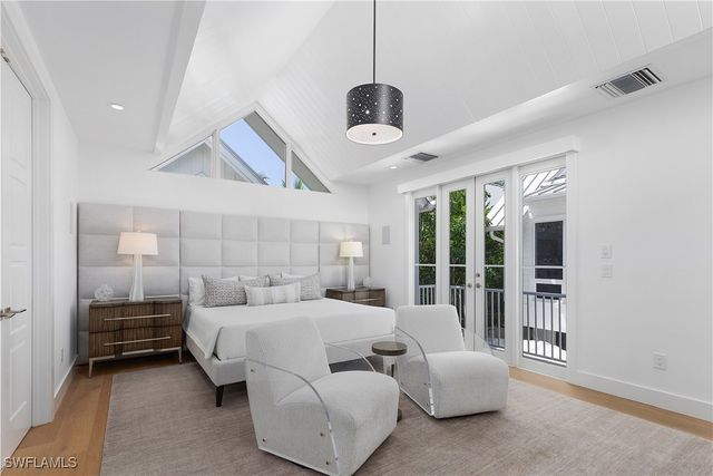 1021 6th ST S, Naples, FL 34102