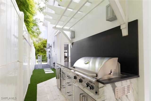 1021 6th ST S, Naples, FL 34102