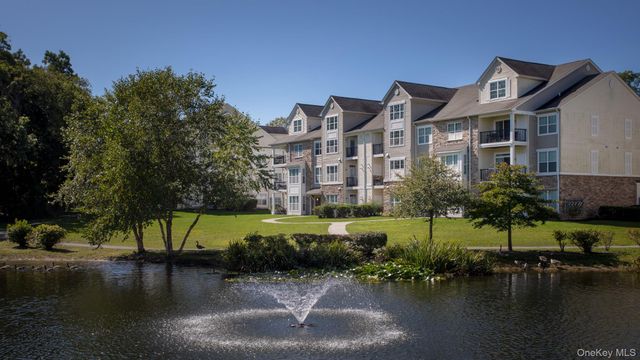 1 Charles Pond Drive 7-738, Islip, NY 11727