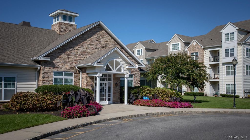 1 Charles Pond Drive 7-738, Islip, NY 11727