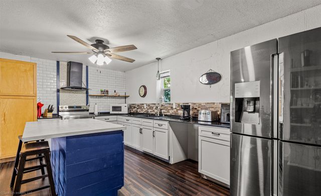 2379 Vz County Road 3810, Wills Point, TX 75169