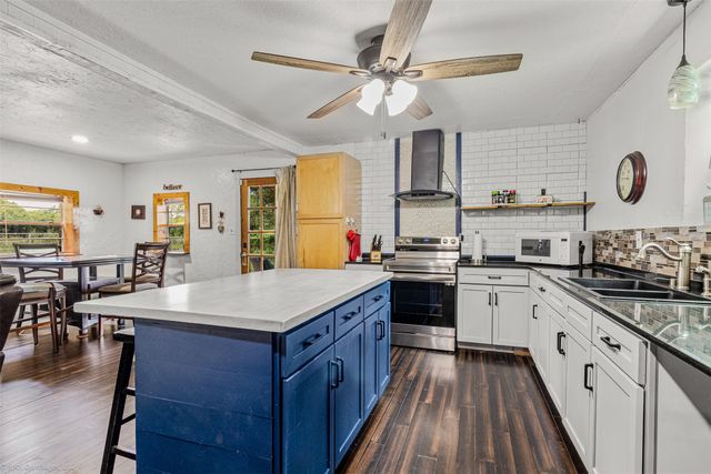 2379 Vz County Road 3810, Wills Point, TX 75169