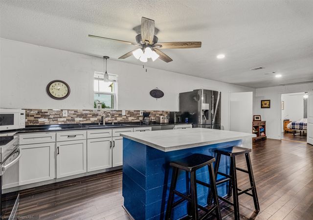 2379 Vz County Road 3810, Wills Point, TX 75169