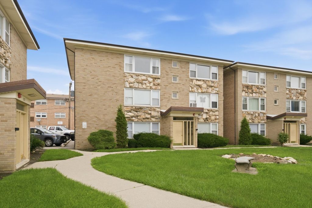3170 W Meadow Lane 23, Merrionette Park, IL 60803