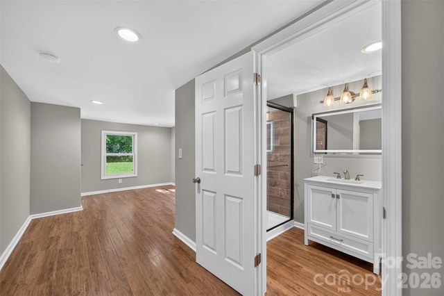 620 10th Street Boulevard NW, Hickory, NC 28601