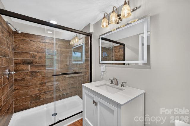 620 10th Street Boulevard NW, Hickory, NC 28601