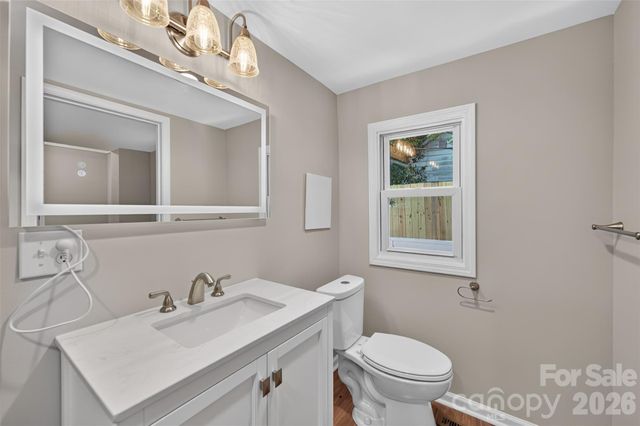 620 10th Street Boulevard NW, Hickory, NC 28601
