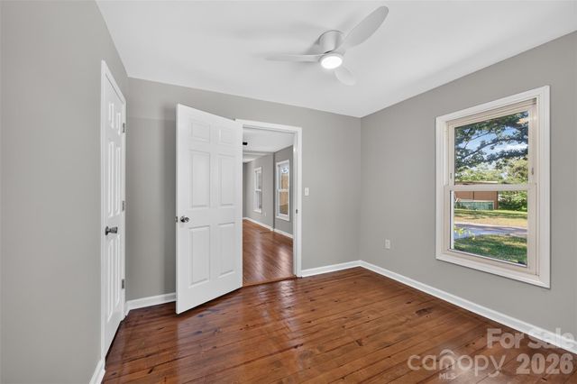 620 10th Street Boulevard NW, Hickory, NC 28601