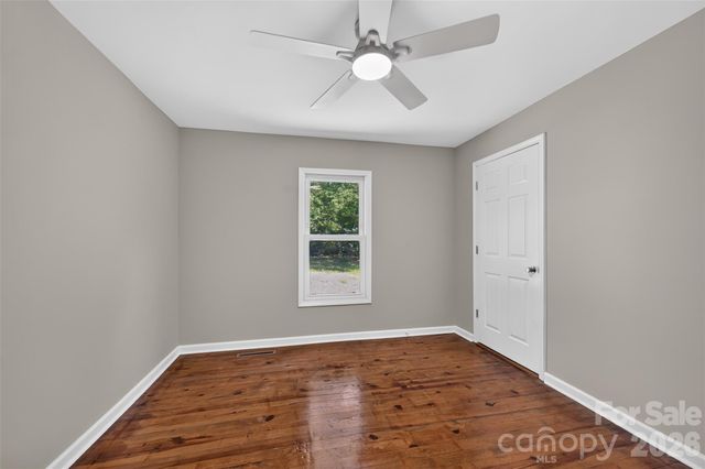 620 10th Street Boulevard NW, Hickory, NC 28601
