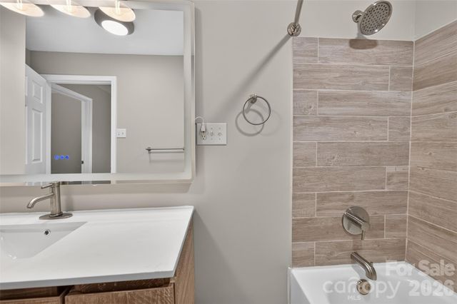 620 10th Street Boulevard NW, Hickory, NC 28601