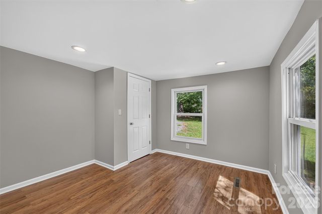 620 10th Street Boulevard NW, Hickory, NC 28601