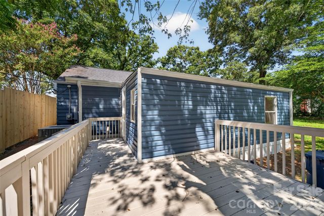 620 10th Street Boulevard NW, Hickory, NC 28601