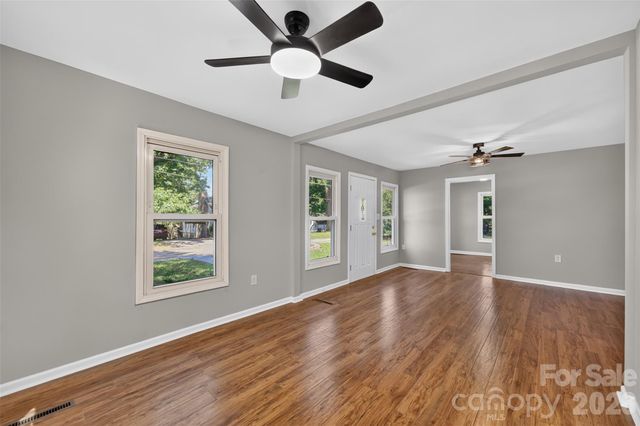 620 10th Street Boulevard NW, Hickory, NC 28601