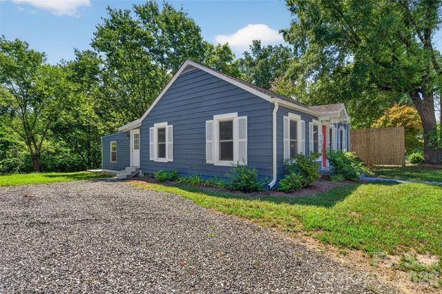 620 10th Street Boulevard NW, Hickory, NC 28601