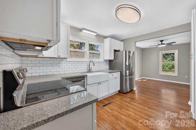 620 10th Street Boulevard NW, Hickory, NC 28601