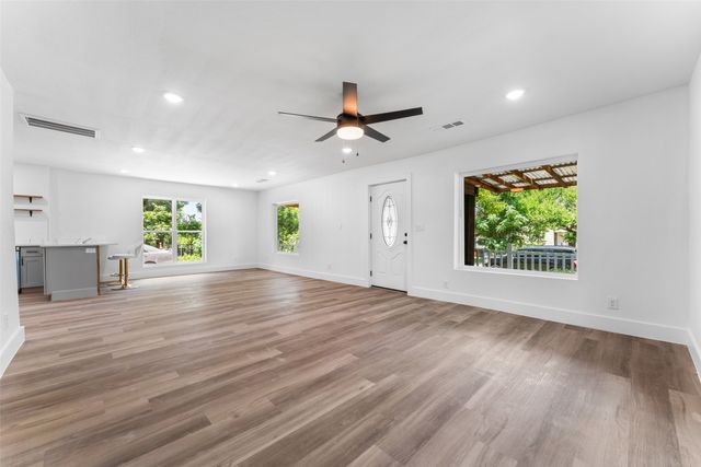 2730 Gladstone Drive, Dallas, TX 75211