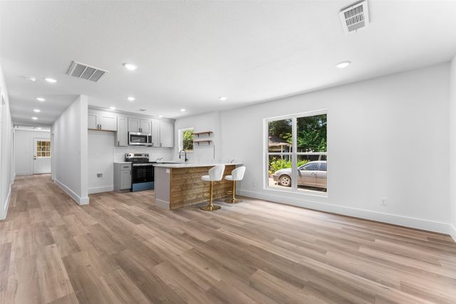 2730 Gladstone Drive, Dallas, TX 75211