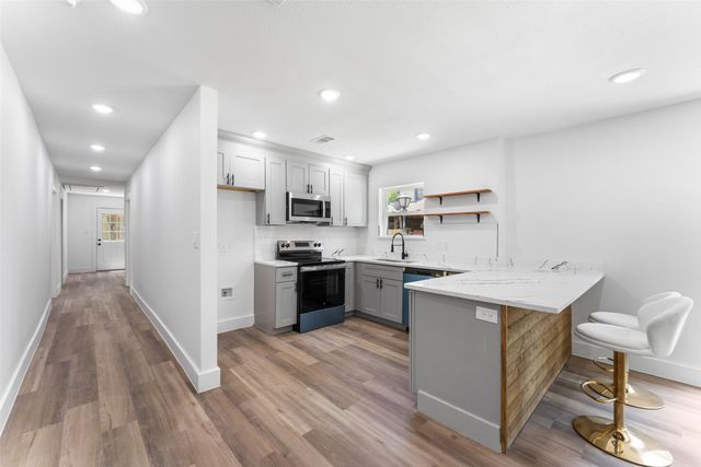 2730 Gladstone Drive, Dallas, TX 75211