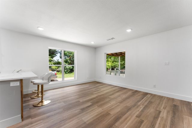 2730 Gladstone Drive, Dallas, TX 75211