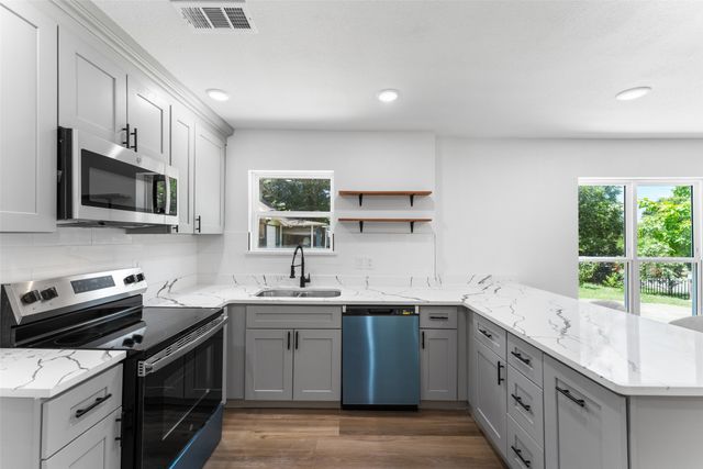 2730 Gladstone Drive, Dallas, TX 75211