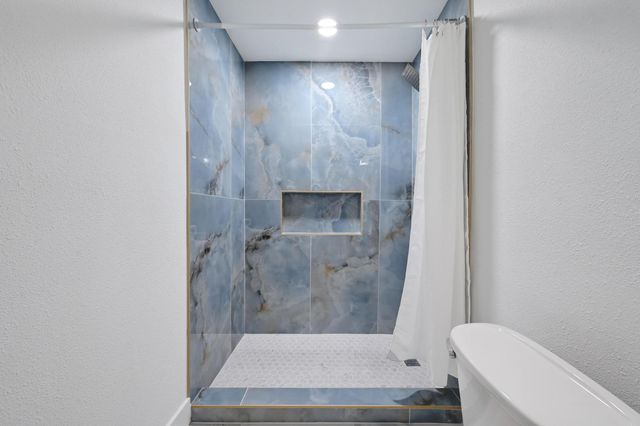 2303 E Side DR 102, Austin, TX 78704