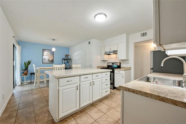 2303 E Side DR 102, Austin, TX 78704