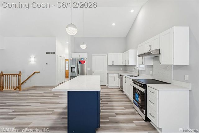 3907 Pontiac Lake Road, Waterford, MI 48328