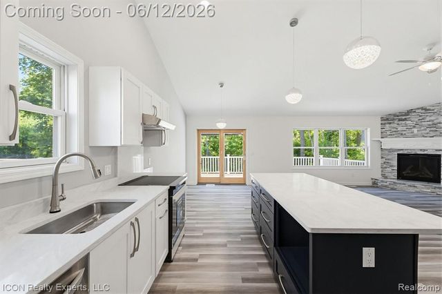 3907 Pontiac Lake Road, Waterford, MI 48328