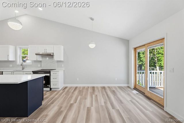 3907 Pontiac Lake Road, Waterford, MI 48328