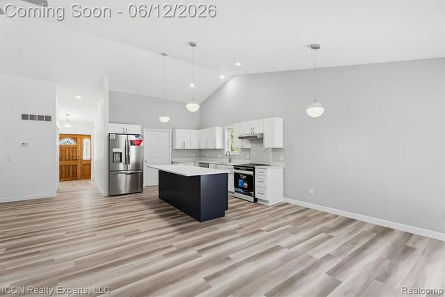3907 Pontiac Lake Road, Waterford, MI 48328