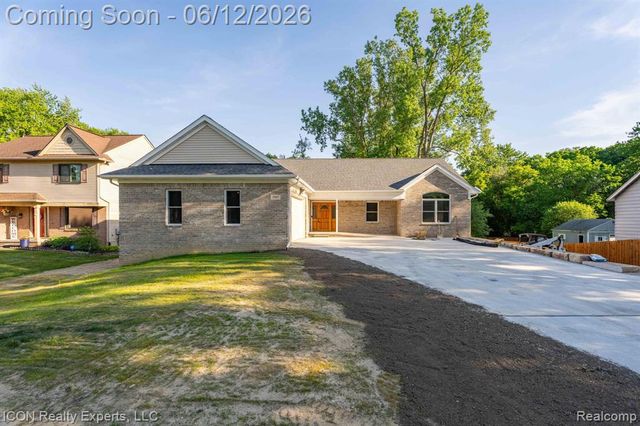 3907 Pontiac Lake Road, Waterford, MI 48328