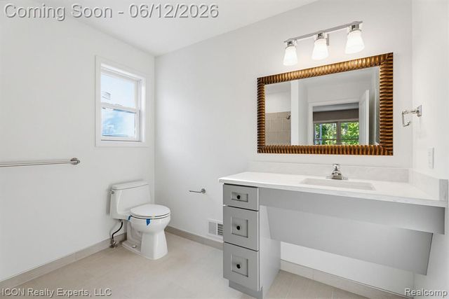3907 Pontiac Lake Road, Waterford, MI 48328