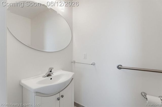 3907 Pontiac Lake Road, Waterford, MI 48328