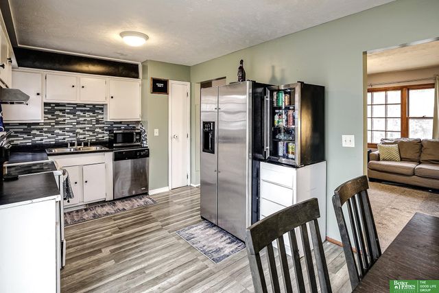 9056 Meadow Drive, Omaha, NE 68114