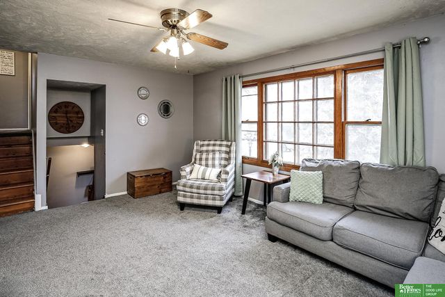 9056 Meadow Drive, Omaha, NE 68114