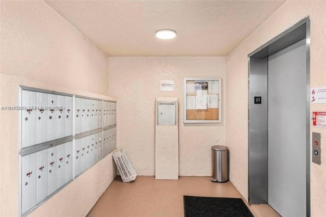 7507 La Paz Blvd 407, Boca Raton, FL 33433