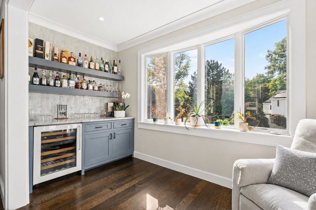 2 Hemenway Ave, Melrose, MA 02176