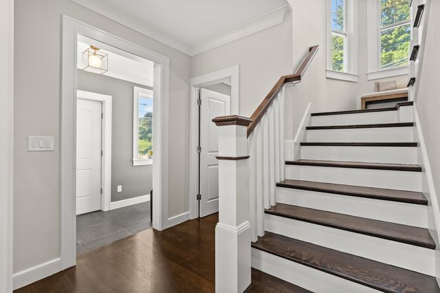 2 Hemenway Ave, Melrose, MA 02176