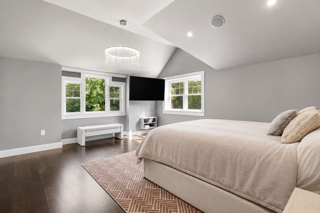 2 Hemenway Ave, Melrose, MA 02176
