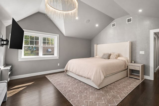 2 Hemenway Ave, Melrose, MA 02176