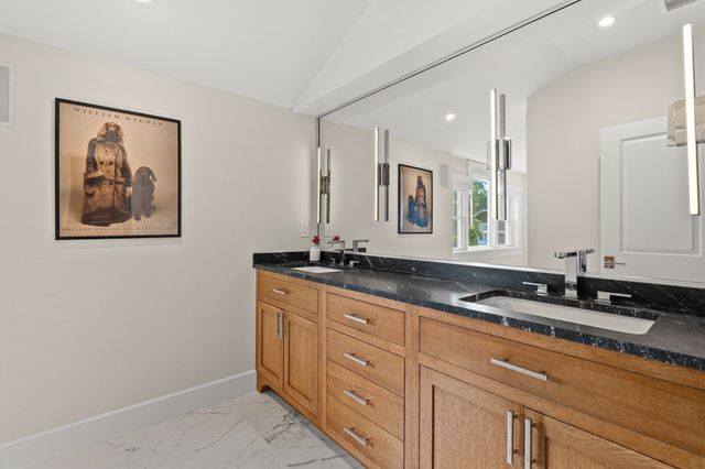2 Hemenway Ave, Melrose, MA 02176