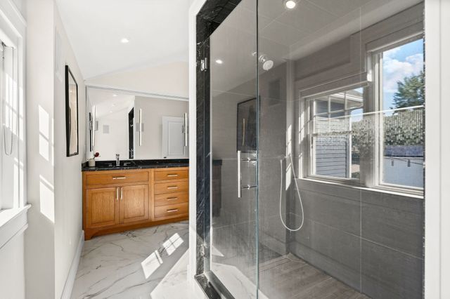 2 Hemenway Ave, Melrose, MA 02176