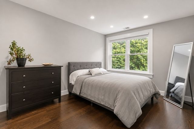 2 Hemenway Ave, Melrose, MA 02176