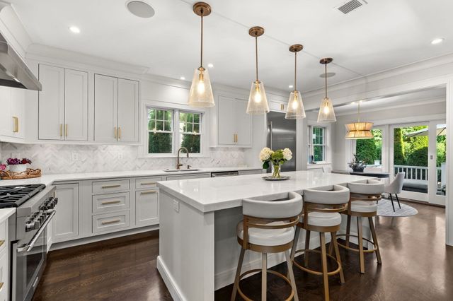 2 Hemenway Ave, Melrose, MA 02176