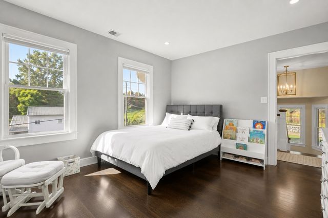 2 Hemenway Ave, Melrose, MA 02176